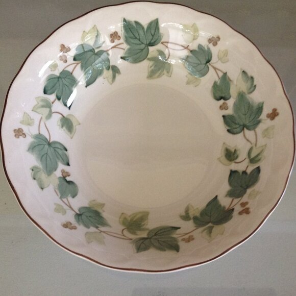 Vintage Nikko 9"d Serving Bowl Green Ivy & Brown Berries - Picture 2 of 3